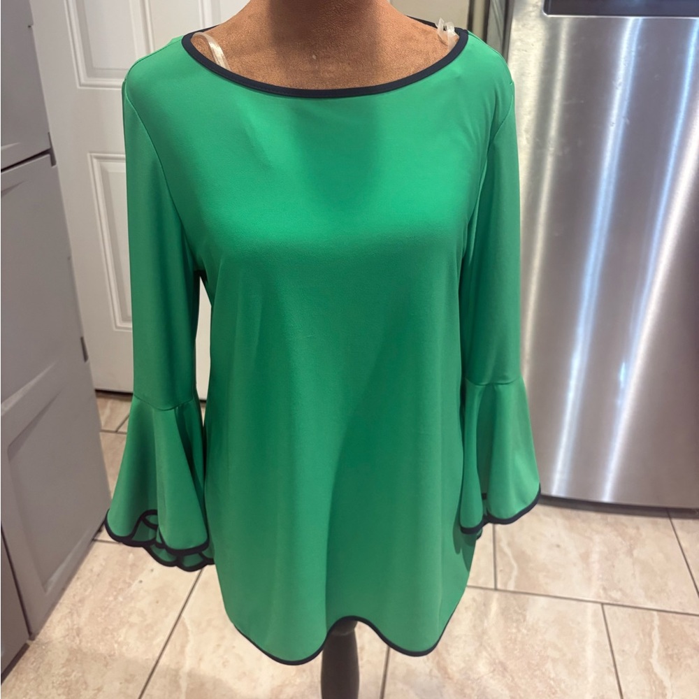 Coco Bianco Green Blouse with Flared Sleeves